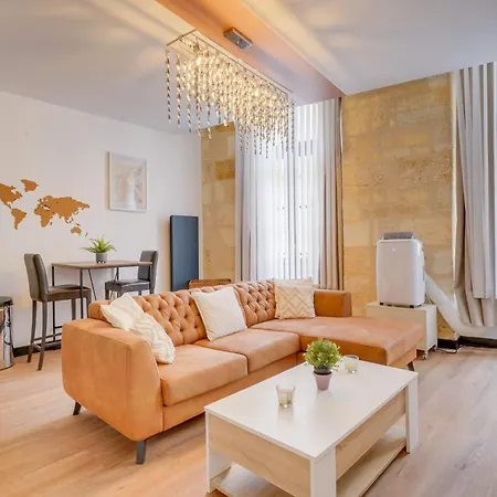 Le Clos Des Menuts - Appt, Quartier St-catherine Apartment